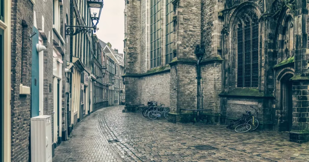 Gothic Quarter Barcelona – exploring medieval streets and historical architecture